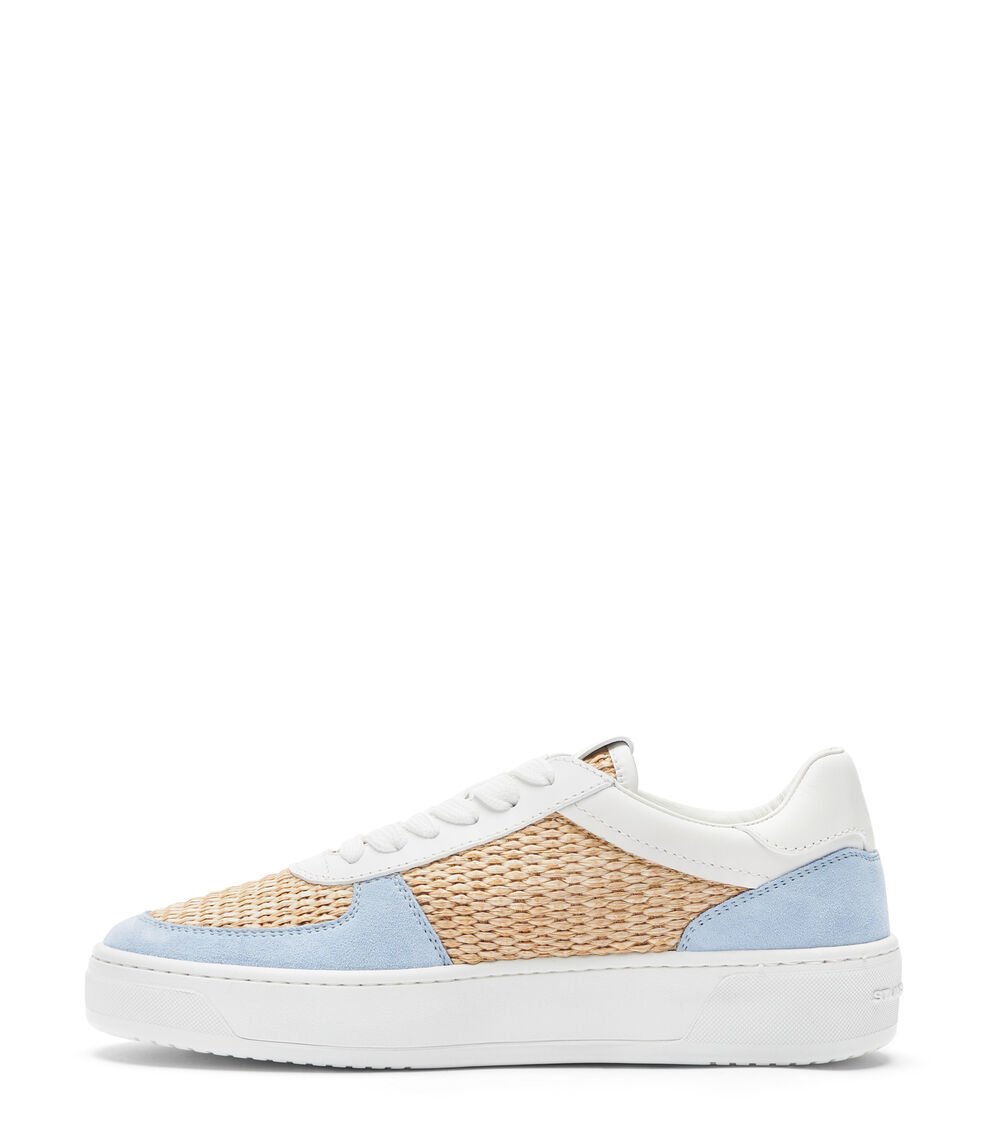 Stuart Weitzman SW COURTSIDE LOGO SNEAKER en AZULCIELO de Mujer | Stuart Weitzman® ÚLTIMAS EDICIONES
