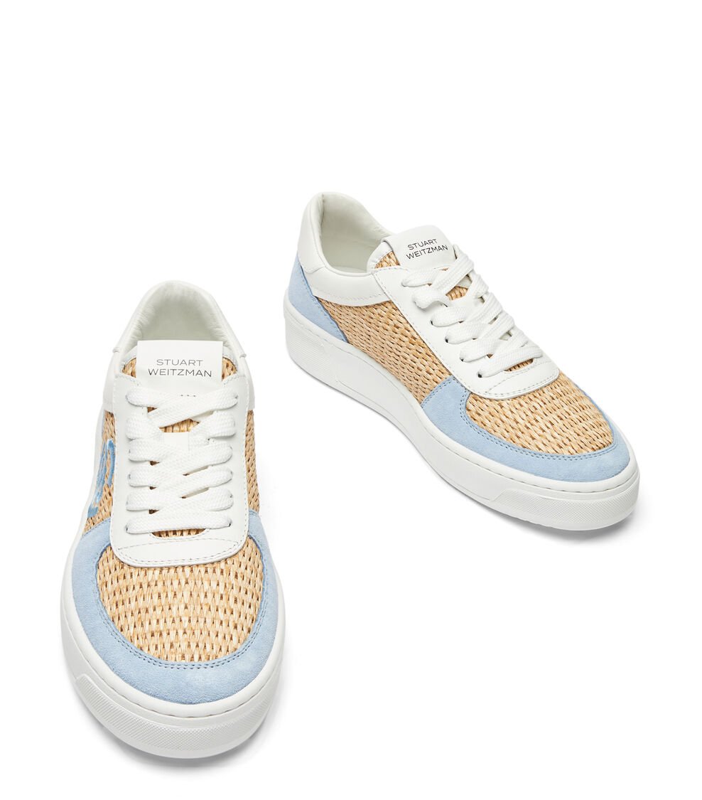 Stuart Weitzman SW COURTSIDE LOGO SNEAKER en AZULCIELO de Mujer | Stuart Weitzman® ÚLTIMAS EDICIONES