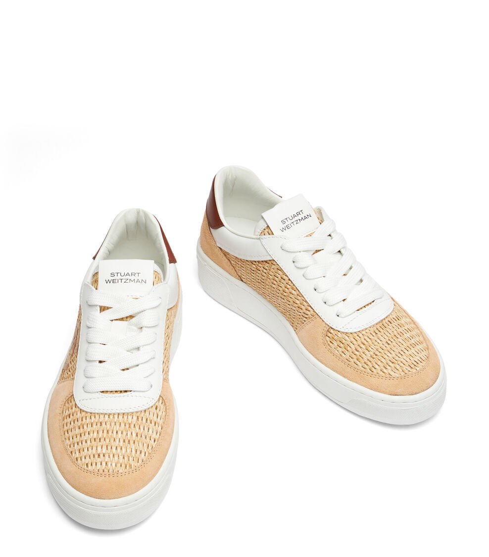 Stuart Weitzman SW COURTSIDE LOGO SNEAKER en ARENA de Mujer | Stuart Weitzman® Promoción por tiempo limitado