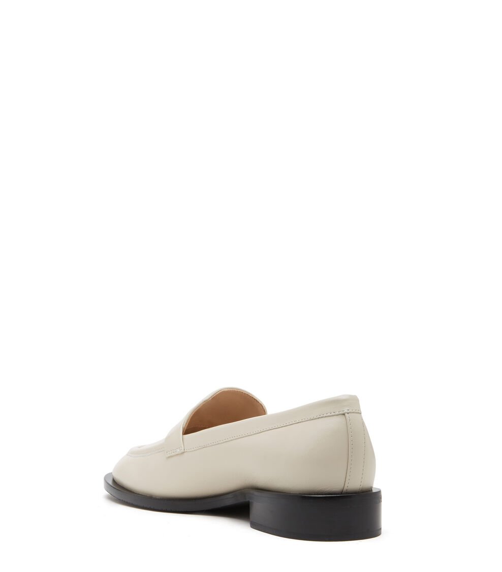 Stuart Weitzman PALMER SLEEK LOAFER en AVENA de Mujer | Stuart Weitzman® Outlet