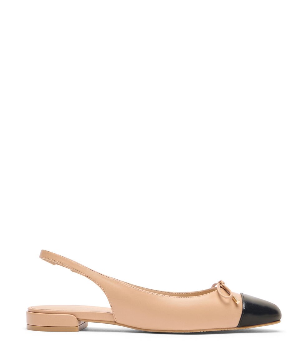 Stuart Weitzman SLEEK BOW SLINGBACK FLAT en ADOBE/NEGRO de Mujer | Stuart Weitzman® Últimos 2 días