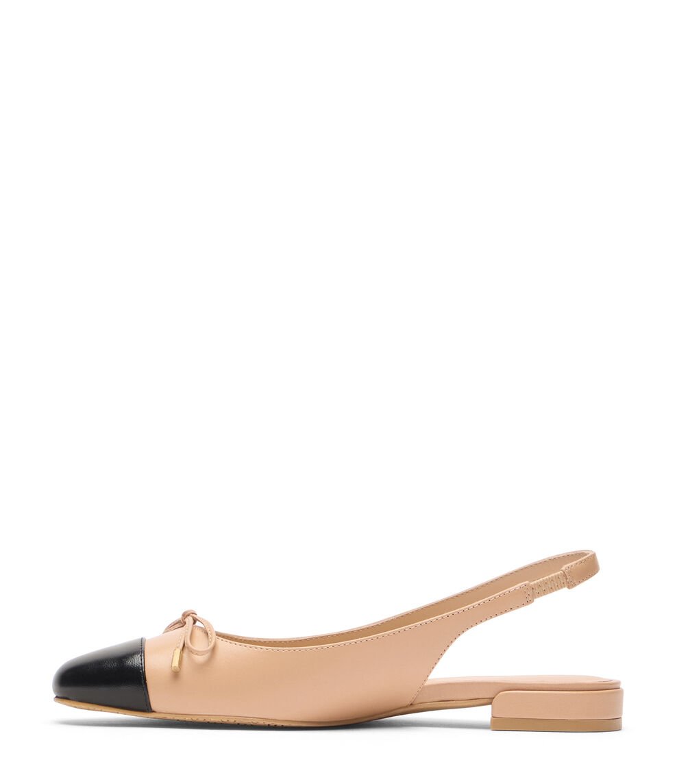 Stuart Weitzman SLEEK BOW SLINGBACK FLAT en ADOBE/NEGRO de Mujer | Stuart Weitzman® Últimos 2 días