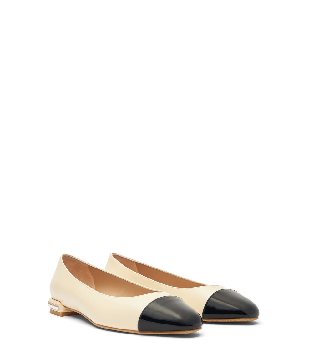Stuart Weitzman PEARL FLAT en VAINILLA de Mujer | Stuart Weitzman® Solo hoy