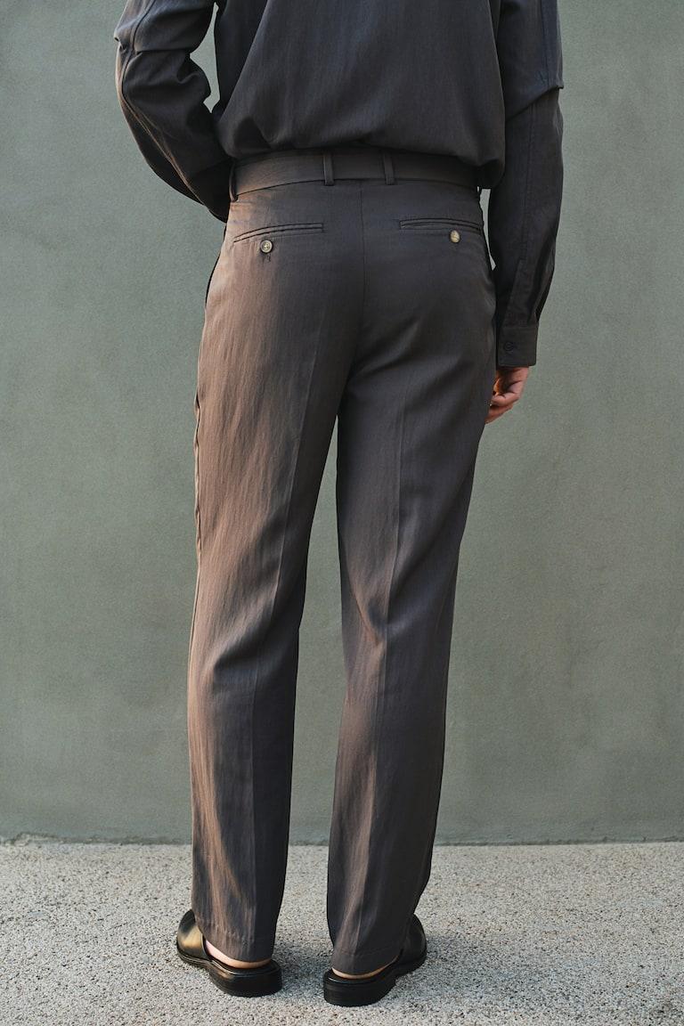 H&M Pantalón de sarga con cinturón Regular Fit - Beige oscuro - HOMBRE Tienda