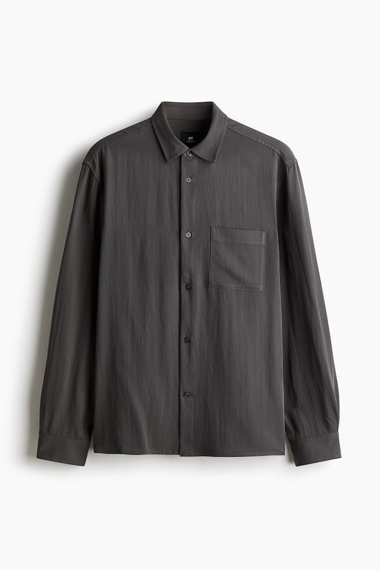 H&M Camisa de satén Loose Fit - Beige oscuro - HOMBRE COMPRAR AHORA