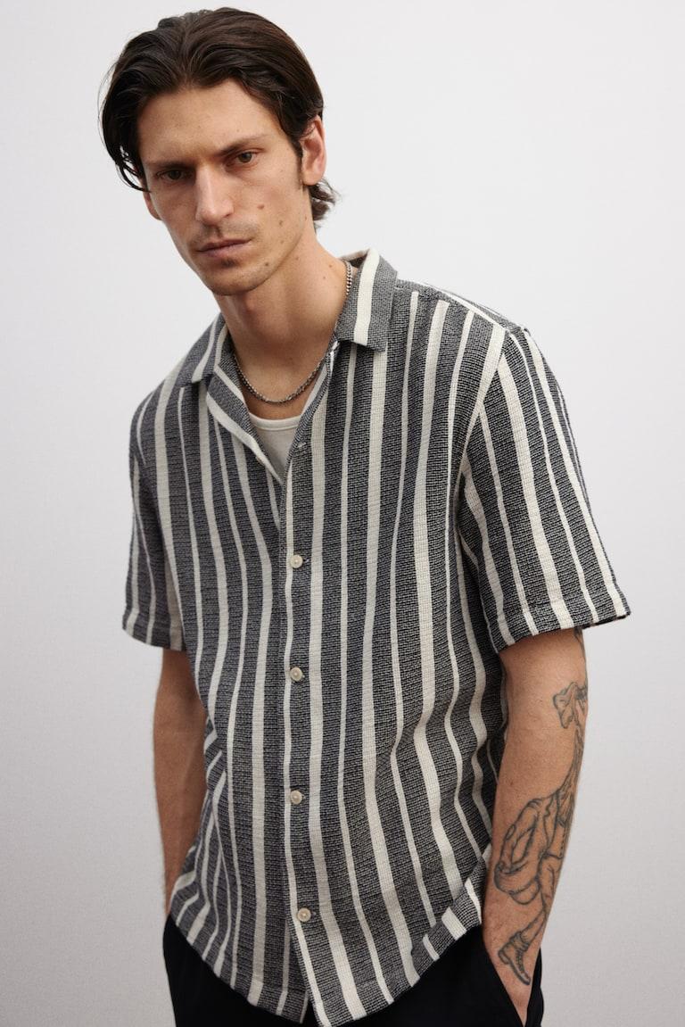 H&M Camisa resort con textura Regular Fit - Azul marino/Rayas - HOMBRE