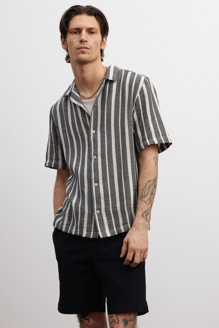 H&M Camisa resort con textura Regular Fit - Marrón/Rayas crema - HOMBRE Descuentos del mes